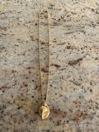 Gorgeous Vtg Designer Signed Monet Gold Tone Sea Shell Necklace 2
