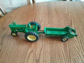 John Deere Antique Tractor A 1/16 With A Carter Long Lever Spreader Die Cast