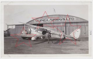 Old Photo Guinea Airways Hangar Darwin W Passenger Biplane Refuel Australia 1938