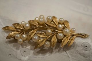 Vintage Crown Trifari Pearl & Etched Leaf Gold Brooch Pin