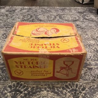 Vintage Victorio Strainer No.  200 W/ Box Very
