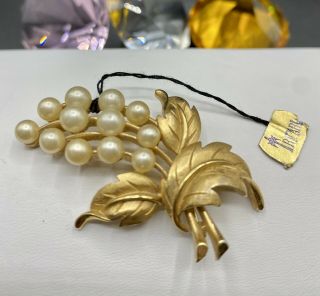 Vintage Crown Trifari Gold Tone Grape Cluster Pearl Leaf Brooch Pin With Tag
