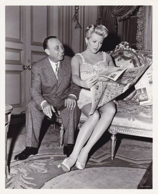 Lana Turner Candid On Set Vintage The Merry Widow Mgm Cheesecake Photo