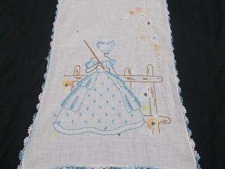 Vtg Antique Southern Belle Hand Embroidered & Crocheted 11x37 Table Runner