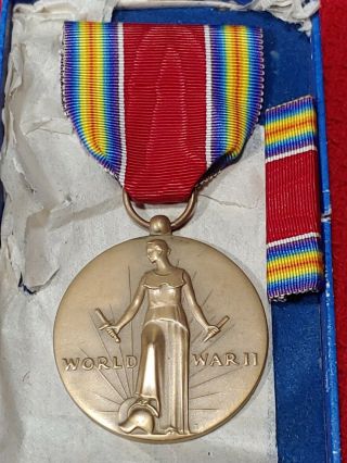 Vintage 1946 World War II US Victory Medal & Ribbon Bar w/ Box 3