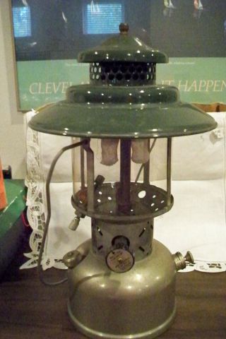 Vintage 1949 Coleman 220d Dual Mantel Lantern With Green Wide Hat