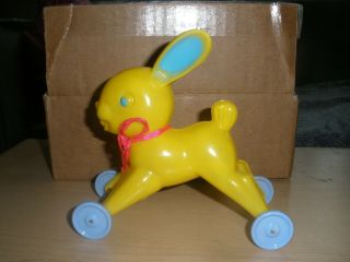 Vintage Hard Plastic Easter Bunny Pull Toy With Wheels - Rosbro Vry Good Cond.