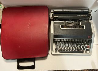 Vintage Olivetti Underwood Lettera 33 Portable Typewriter w/ Red Case 3
