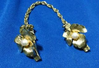 Vintage Sweater Clips Gold Tone Leaves W/ Faux Pearl With Chain 8 " Tl