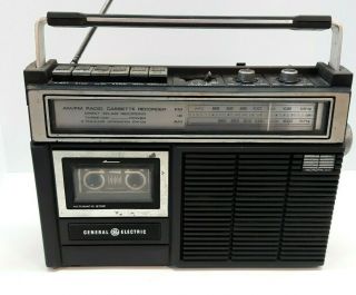 Vtg.  General Electric Am/fm Radio Cassette Recorder Model No.  3 - 5213a
