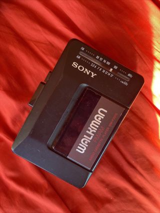 Vintage Sony Wm - F2015 Walkman Radio Cassette Am/fm W/ Mdr - G45