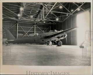 Press Photo 1932 Vintage Martin B - 10 Bomber In Hangar - Sam06906