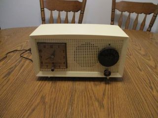 Vintage Ge General Electric Clock Radio Model 555 Not Parts