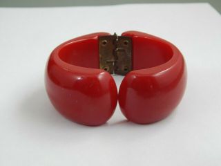 Vintage Art Deco Era Cherry Red Bakelite Hinged Clamper Bangle Bracelet 52g