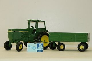 Vintage Ertl John Deere Die Cast Tractor & Trailer 1:16 Toy