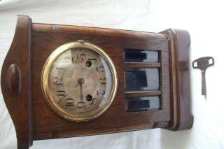 Antique / Vintage Oak 8 Day Striking Mantel Clock.