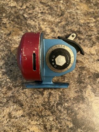 Rare Vintage St.  Croix 808 Spin cast Fishing Reel,  Blue & Red Finish 3
