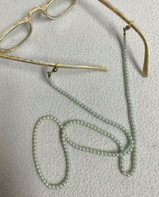 Vintage Eyeglass Holder Necklace Beaded Faux Pearl Chain Full Length 27.  75 "