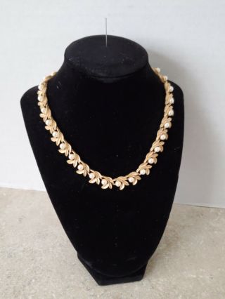 Vintage Avon Evening Creation Gold Tone Leaves Faux Pearls Necklace Ex.  Cond.