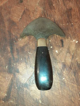Antique " C.  S.  Osborne & Co " Newark,  N.  J.  Round Leather Cutting Knife Tool