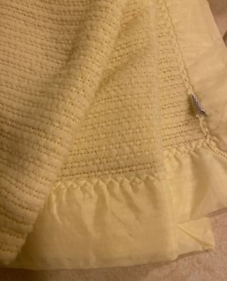 Vintage Baby Blanket Thermal Waffle Weave Satin Edges Yellow 37 X 48 Usa 1987