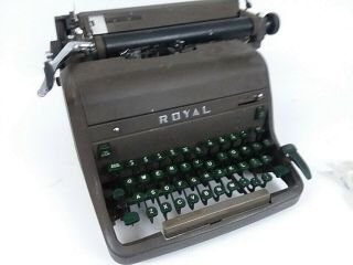 Royal Typewriter Antique/vintage 1950s - 60 