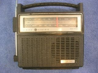 Vtg Ge Model 7 - 2810 F Portable Radio Am/fm General Electric 7 - 2810f
