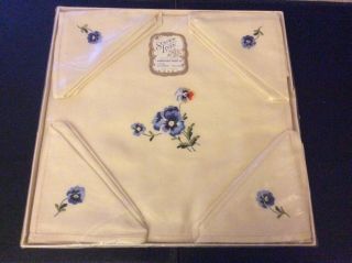 Vintage Sundew Linen Hand Made Embroidered Bridge Set Tablecloth & 4 Napkins