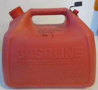 Vintage Poly Vented Gas Can Gott Rubermaid 2 1/2 Gallon Fuel Model 1226