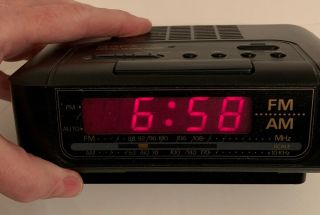 Vintage GPX Digital Clock Radio Black Model D506 AC with Battery Backup 2