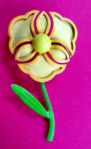Yellow & Green Enamaled Daisy Flower Vintage Mod Pin