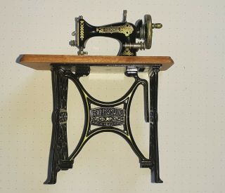 Miniature Dollhouse Furniture fairy Garden Hennig Vintage sewing machine 2