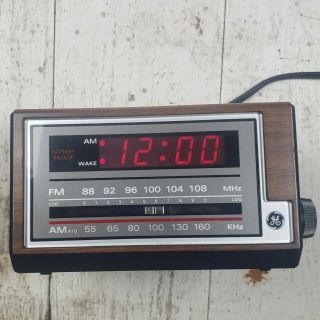 Ge General Electric Alarm Clock Radio Model 7 - 4601a Am/fm Vintage