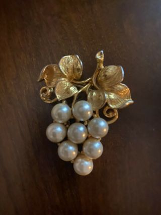 Vintage Gold Tone Faux Pearl Grape Cluster Brooch Scarf Lapel Pin 2 " X 1 1/8 