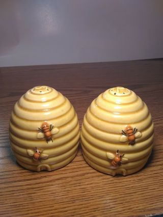Vintage Ceramic Beehive Honey Pot Salt And Pepper Shakers,  Utah Souvenir Shaker
