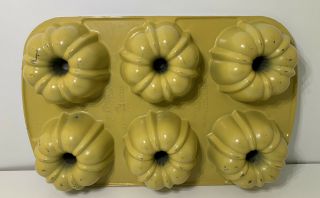 Vintage Nordic Ware Pan Bundt - Lette Mini Bundt 6 Cake Pan Yellow/gold