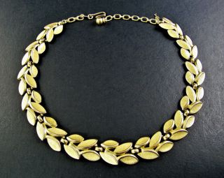 Vintage Trifari Gold Tone Necklace 16 " (d6)