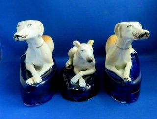 Antique 19thc Three Staffordshire Figures Of Greyhounds Or Whippet Dogs - Kennel