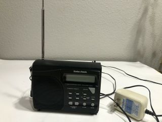 Vintage Radio Shack 12 - 626 Am/fm Radio Portable Lcd Alarm Clock Preset