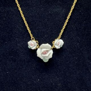 Vintage White And Pink Porcelain Flowers On A Gold Tone Necklace 18”