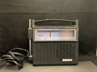 Vintage General Electric Solid State Am Fm Portable Radio Ge 7–2810f