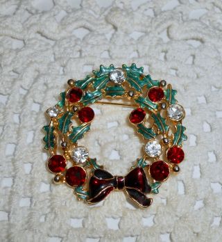 Vintage Enamel Christmas Wreath Brooch Pin Red & Clear Rhinestone Gold Tone C79