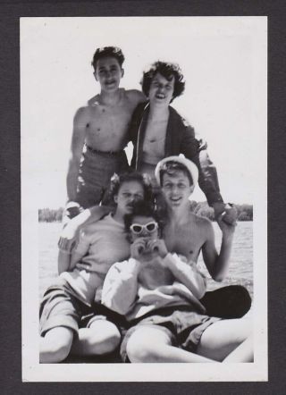 Young Guys Ladies Frineds Woodland Lake Old/vintage Photo Snapshot - M292