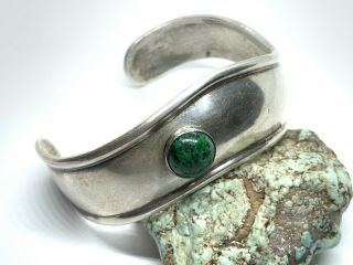 Vintage Mexico Sterling Silver Green Stone Wavy Wide 7.  25” Cuff Bracelet