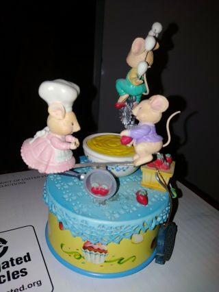 Enesco “baking You Happy”plays Whistle While You Work And Moves Vintage 1994
