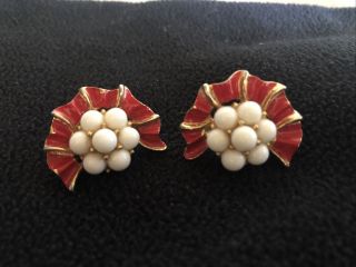 Vtg Signed Crown Trifari Red Enamel & White Bead Clip Earrings Christmas Holiday