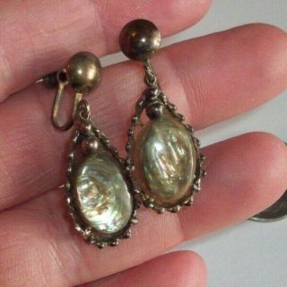 Very Pretty Vintage Sterling Silver Screw Back Earrings With Shell Like Center
