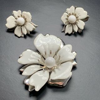 Sarah Coventry Vintage Retro Set Brooch Pin & Clip Earrings White Lucite Lot3