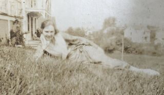 1917 Ww1 Vintage Photo Pretty Wife Of Us Soldier Poses On Lawn