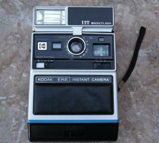 Vintage 1970 Kodak Ek6 Instant Camera With Itt Magic Flash